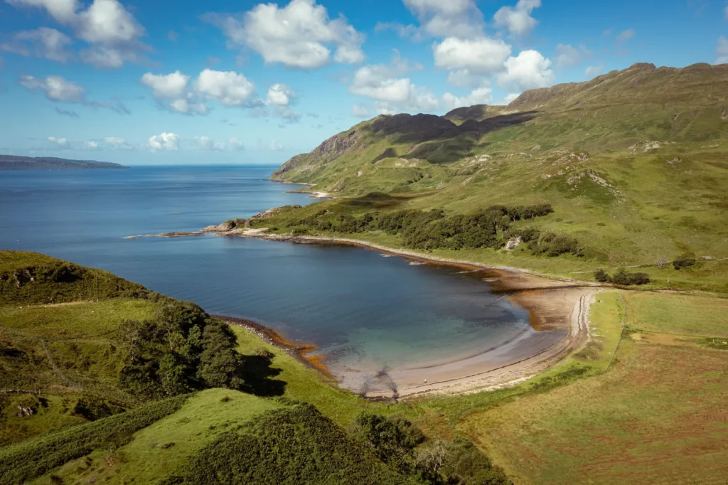 La baie et les collines environnantes — Ardnamurchan