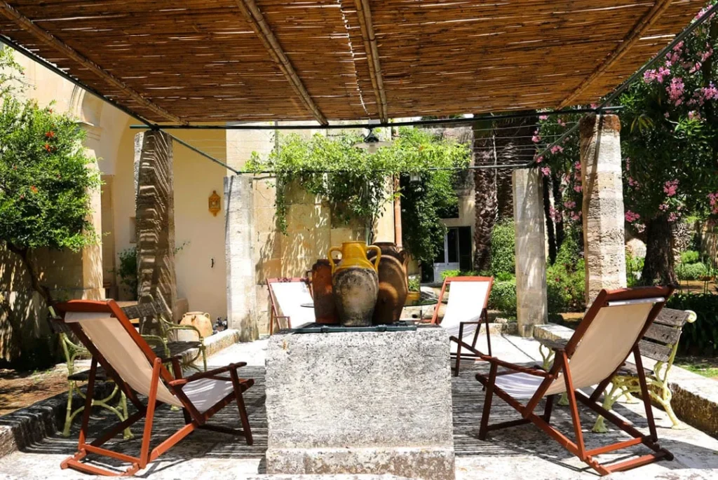 La cour ombragée du domaine — Azienda Duca Carlo Guarini