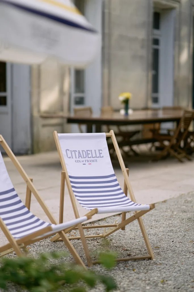 La cour et ses transats — Citadelle