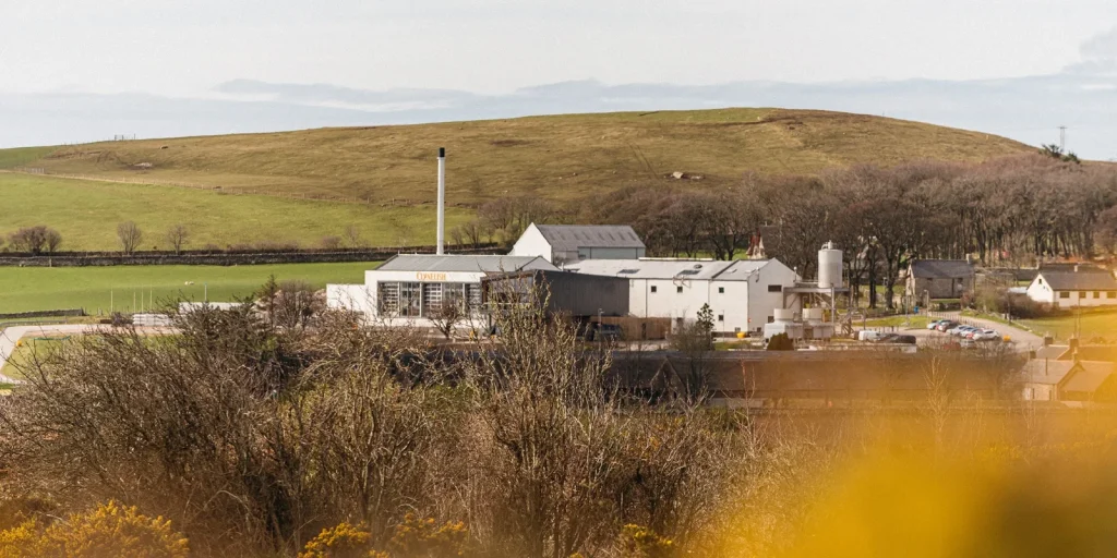 La distillerie et les collines — Clynelish