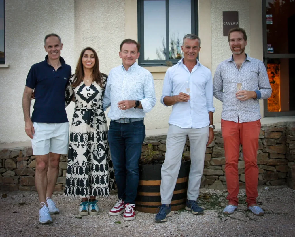 L’équipe devant le caveau — Domaine du Météore