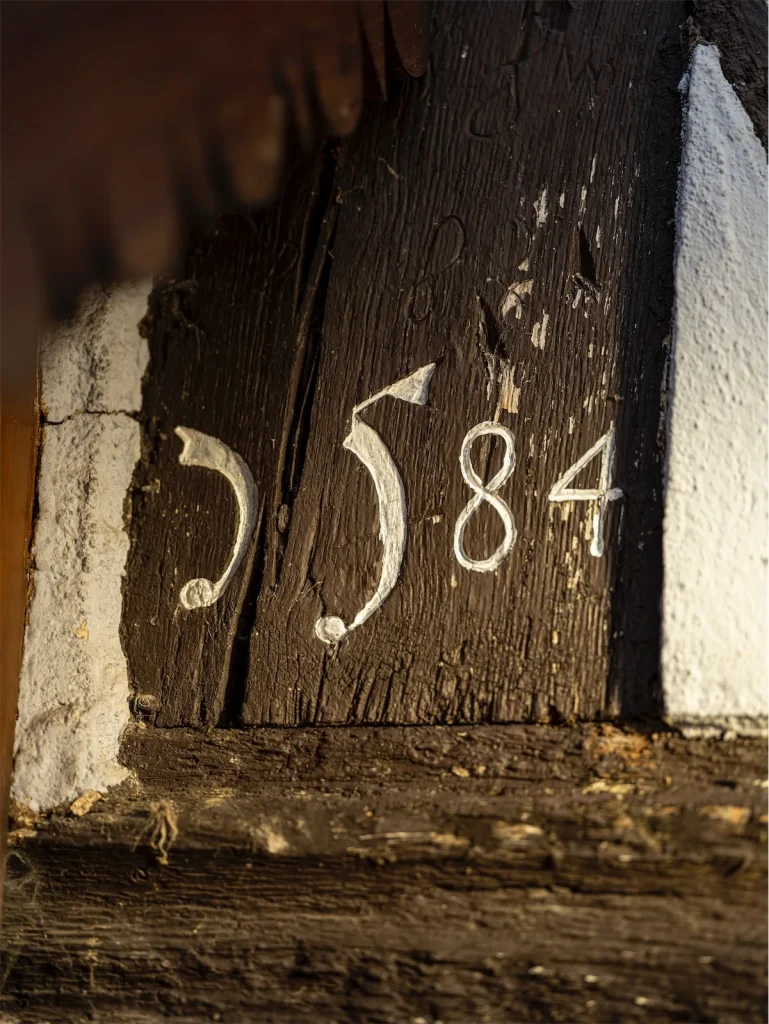 Détail d’une poutre ancienne — Domaine Fischbach