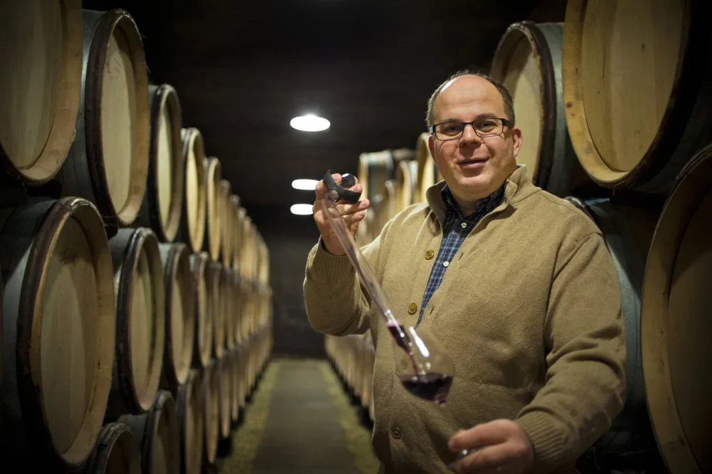 Prélèvement de vin au chai — Domaine Michel Juillot