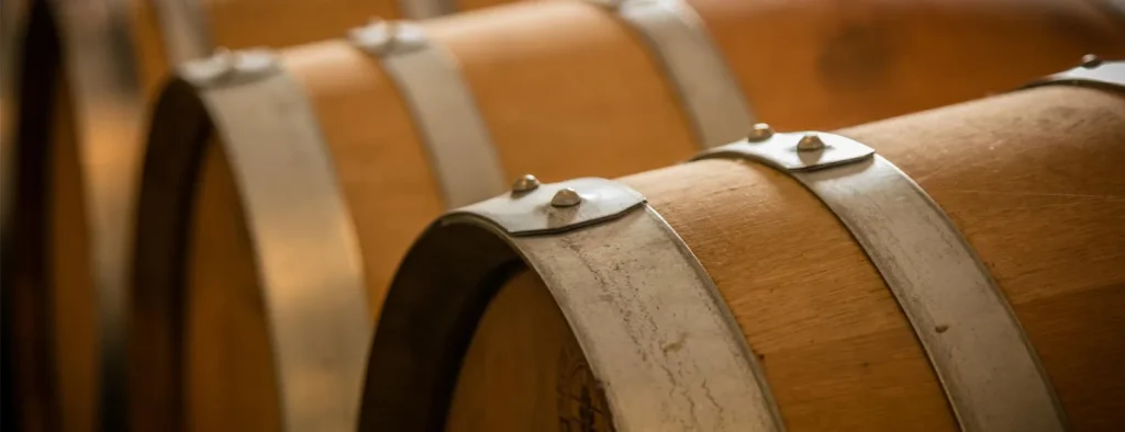 Les barriques du chai — Domaine Py