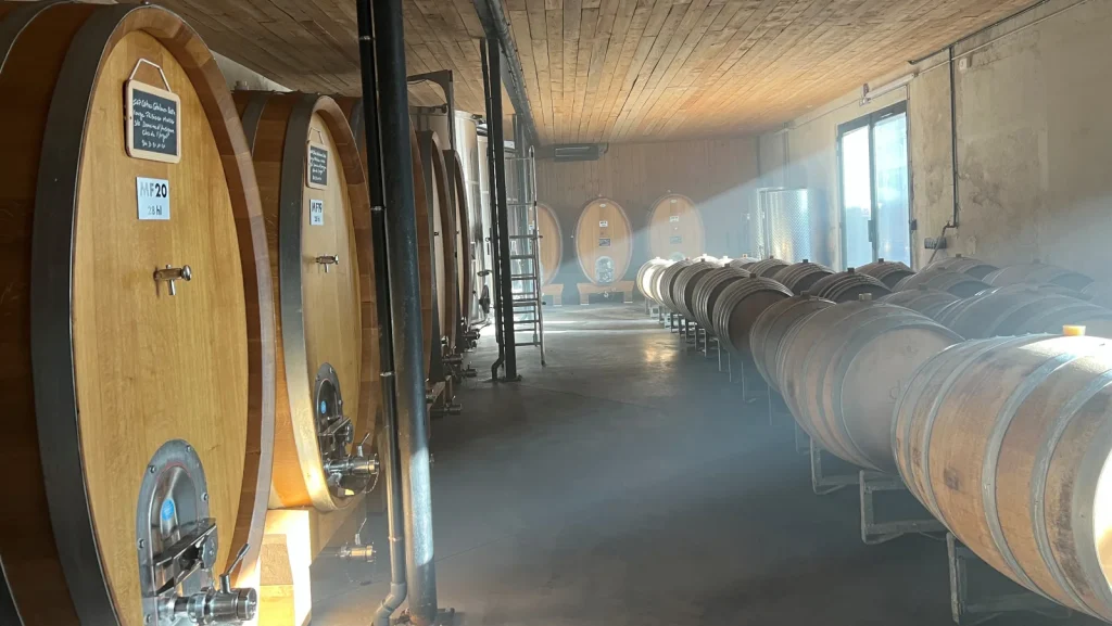 Le chai à foudres et barriques — Jeff Carrel