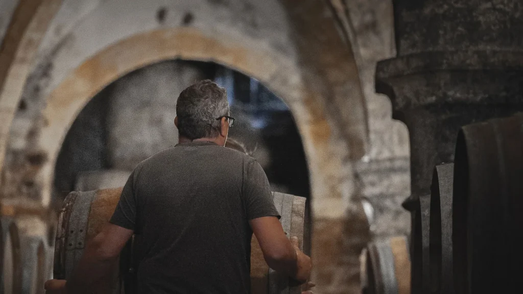 Le travail des fûts en cave — Jérôme Arnoux