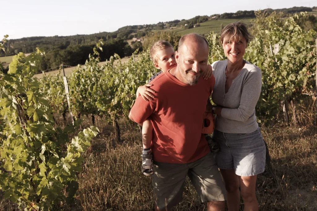 La famille dans les vignes — Le Jonc Blanc