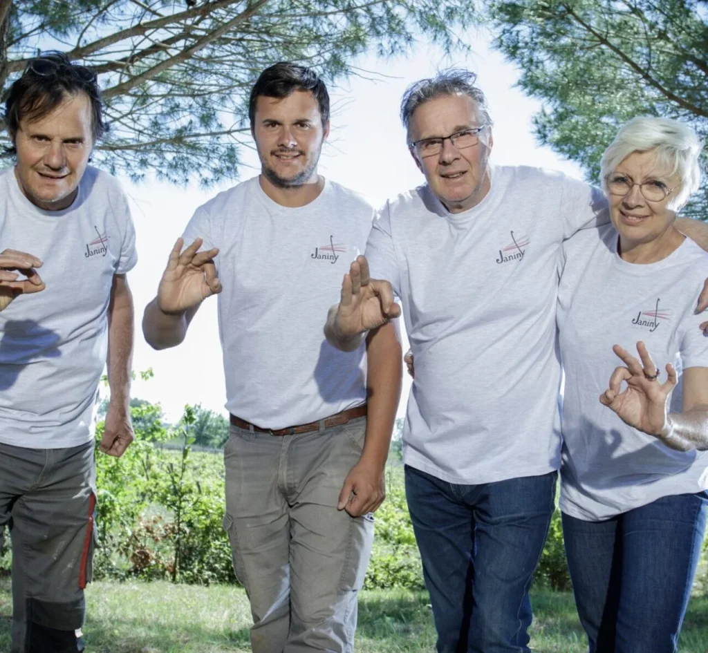 La famille dans les vignes — Mas de Janiny
