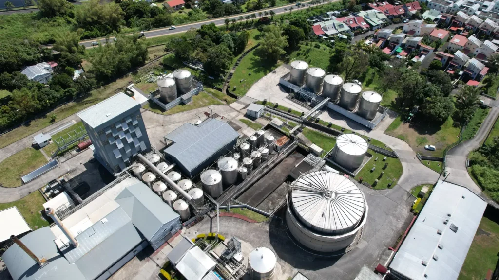 Vue aérienne de la distillerie — Rivière du mat